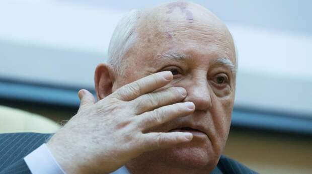 Горбачев боится, что "вся система рухнет"