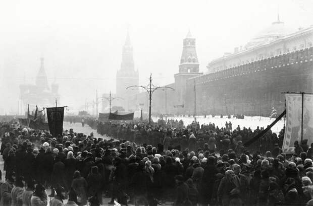 Самые масштабные похороны в СССР