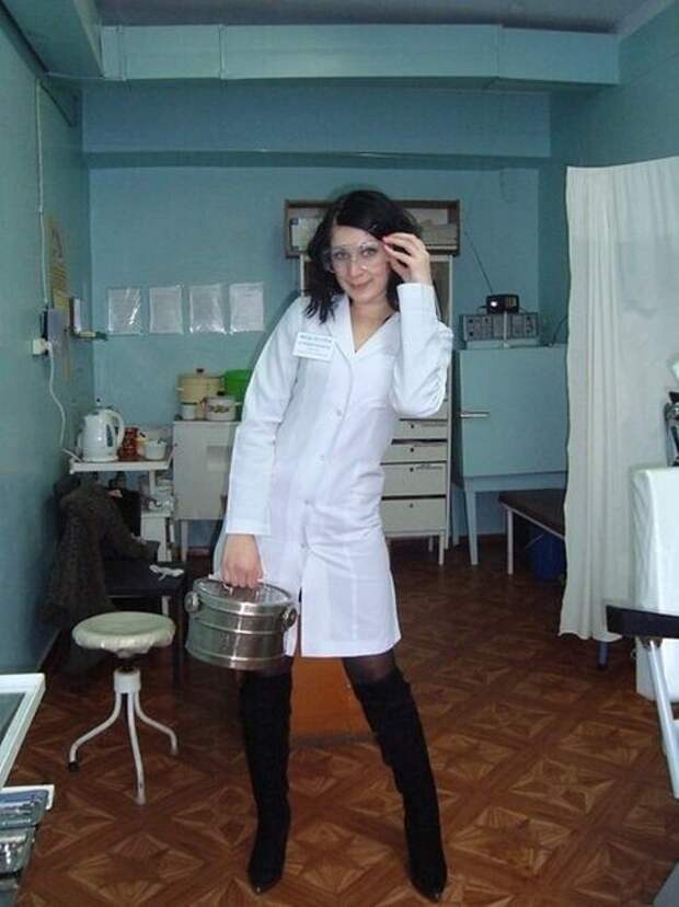 Медсестра в черных чулках фото