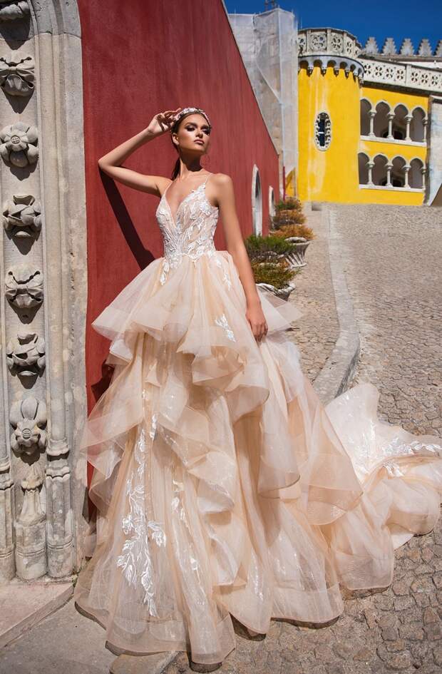 Фантастические и красивые платья в подборке модной коллекцией от моделей