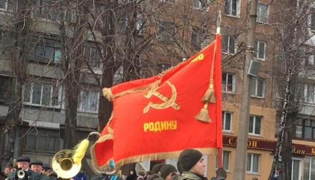 В Кривом Роге украинские нацгвардейцы прошлись с советской символикой, МВД Украины в панике | Продолжение проекта «Русская Весна»