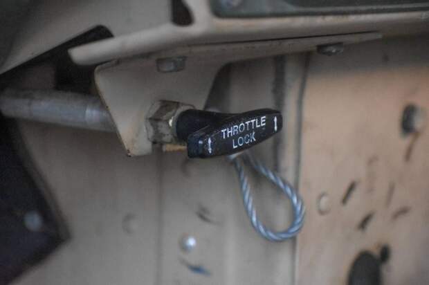 Бывший военный пикап Humvee, предназначенный для использования на дорогах, выставили на продажу