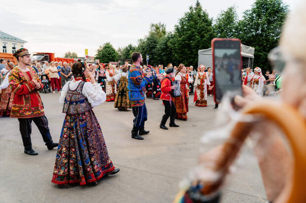 Гуляй, Тверская область: Надежда Бабкина привезла масштабный фестиваль-марафон "Песни России"