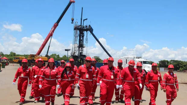 «Чавес в гробу переворачивается»: Венесуэла начинает приватизацию нефтегаза