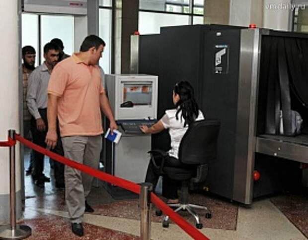 В аэропортах будет дополнительный контроль пассажиров на вирус Эбола