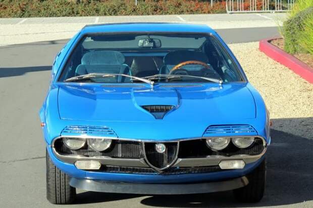 Редкое купе Alfa Romeo Montreal выставили на продажу (74 фото)