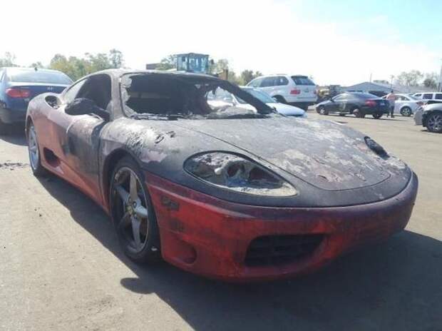 Хотя Ferrari 360 Modena выглядит совсем бодрячком, но восстановлению не подлежит.