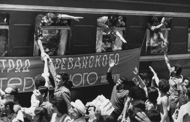 В путь. Всеволод Тарасевич, 1960-е, Армянская ССР, из архива МАММ/МДФ.