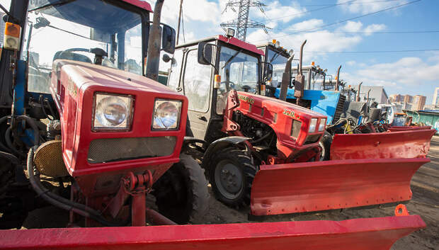 Около 3 тыс единиц сельхозтехники проверили в рамках операции «Трактор» в Подмосковье