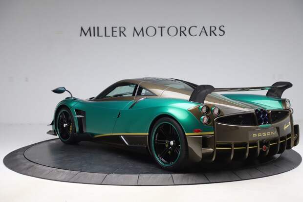Гиперкар Pagani Huayra BC в необычном цвете