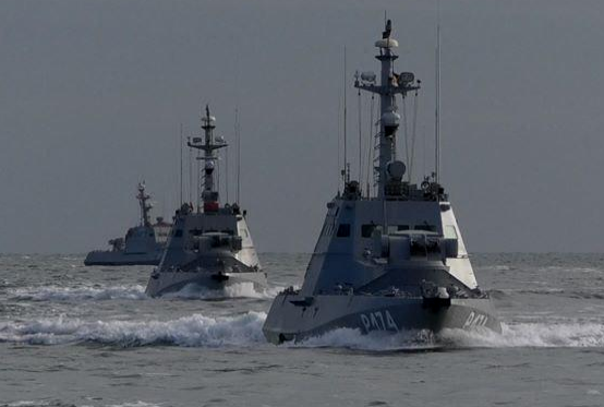 Украинские боевые катера подошли к морским платформам Черноморнефтегаза. Реакция морских пехотинцев ЧФ РФ