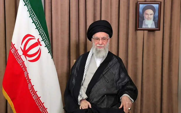 Пресса Британии: аятолла Хаменеи готов бежать в РФ в случае усиления протестов