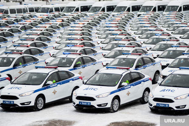 Вручение свердловским полицейским ключей от новых автомобилей. Екатеринбург , машина дпс, машины, полиция, правоохранительные органы, гибдд, дпс, автомобили