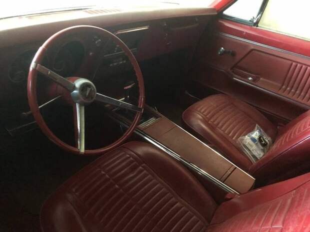 Кабриолет Pontiac Firebird 1967 года выпуска 25 лет простоял в гараже