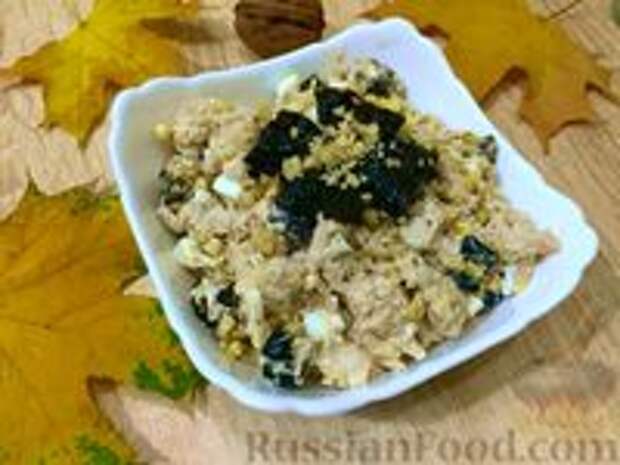 Фото к рецепту: Салат из курицы с грецкими орехами