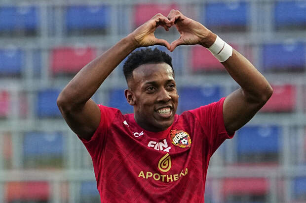 Защитник ЦСКА Мойзес вернулся к тренировкам после конфликта с Челестини