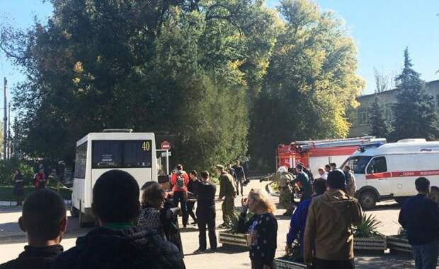 Теракт в Керчи: Перед взрывом учеников колледжа расстреливали из автоматов
