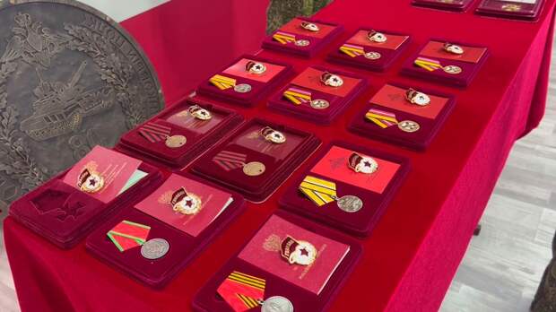 Бойцам 80-го танкового полка вручили госнаграды за заслуги в СВО