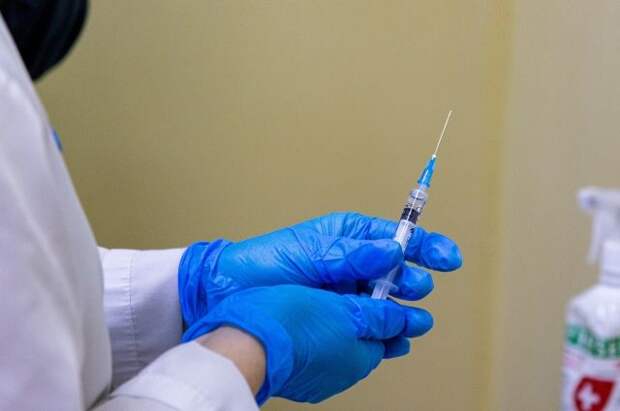 Минздрав одобрил проведение исследований антиковидной вакцины для детей