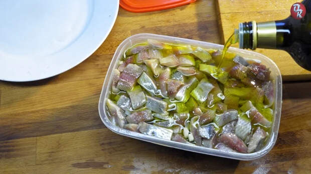 Малосольная селедка быстро и вкусно Еда, Рыба, Рецепт, Видео рецепт, Кулинария, Вкусно, Вкусняшки, Закуска, Селедка, Кухня, Ужин, Обед, Блюдо, Диета, Меню, Длиннопост
