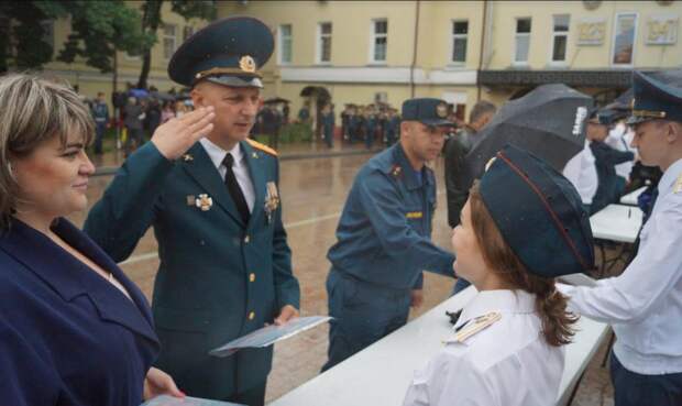 Выпускникам пожарно-спасательного колледжа торжественно вручили дипломы . Фото Департамента ГОЧСиПБ г.Москвы Выпускникам пожарно-спасательного колледжа торжественно вручили дипломы . Фото Департамента ГОЧСиПБ г.Москвы