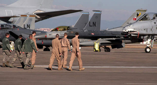 Американские военнослужащие на турецкой авиабазе "Инджирлик"
