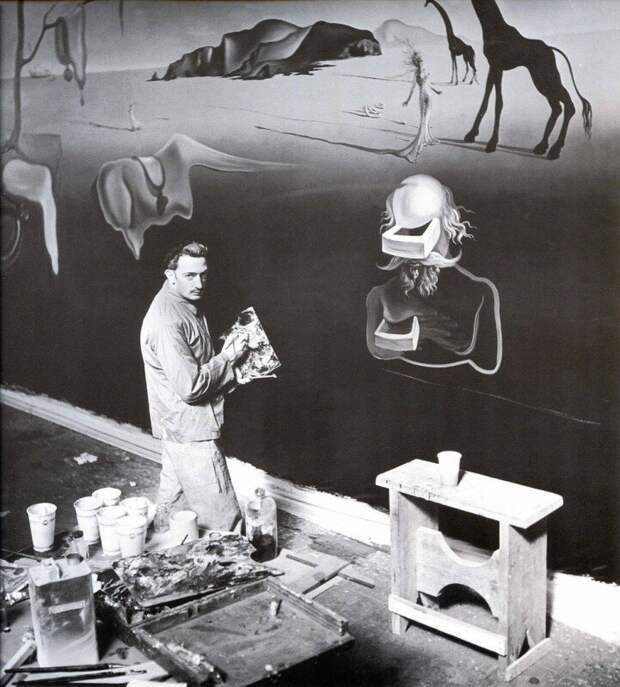 Сальвадор Дали за работой, Сон Венеры, Нью-Йоркская всемирная выставка, 1939 год история, ретро, фото
