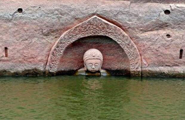 Статуя Будды, обнаруженная в Китае. | Фото: facebook.com.