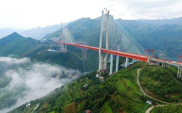 Мост Бэйпаньцзян – на данный момент самый высокий подвесной мост в мире.