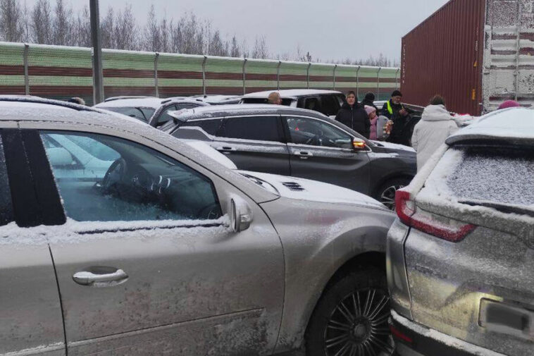 Трасса М-11 перекрыта. Пострадавших в массовом ДТП развезли вертолетами