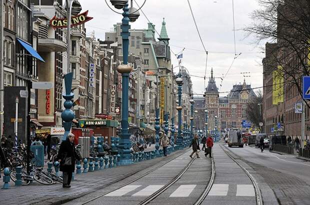 http://www.globalblue.ru/destinations/article614002.ece/alternates/LANDSCAPE2_640/Amsterdam_street_public_transport.jpg