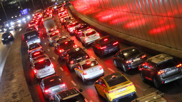 Экономист: отказ от личного авто зимой сокращает транспортные расходы на 80%