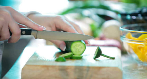 Чтобы продлить срок службы ножа, важно не только правильно его затачивать. /Фото: nl.ua