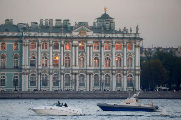 В Санкт-Петербурге более 2500 мониторов транслируют созданную с помощью ИИ социальную рекламу