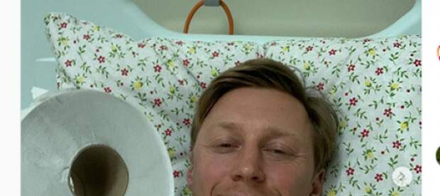 первый заболевший. селфи в мед маске. первый заболевший. 19. первый заболевший.