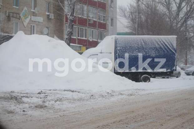 Уральск завалило снегом