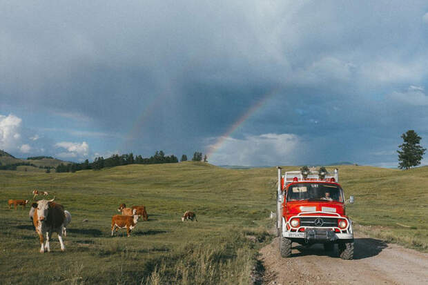 Сибиряки переделали пожарный олдтаймер в машину для путешествий
