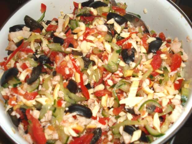 салат с копченой куриной грудкой