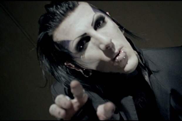 Motionless somebody told. Крис черулли. Motionless in White CYBERHEX. Крис черулли Motionless in White 2022. Motionless in White America.