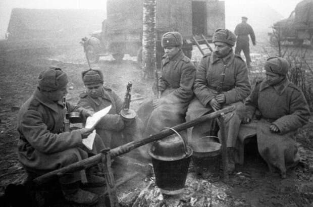 Не все элементы экипировки воспринимались бойцами Красной армии однозначно / Фото: smolbattle.ru Не все элементы экипировки воспринимались бойцами Красной армии однозначно / Фото: smolbattle.ru