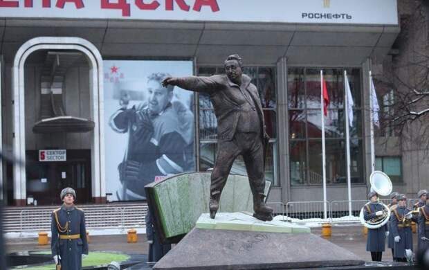 Монумент Тарасову/ Фото из архива редакции