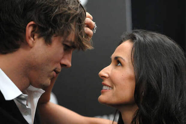 Актер Кутчер назвал игру Деми Мур в «Субстанции» сногсшибательной