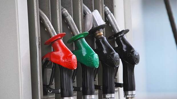 СМИ: Нефтяники просят повысить цены на бензин на 5 рублей