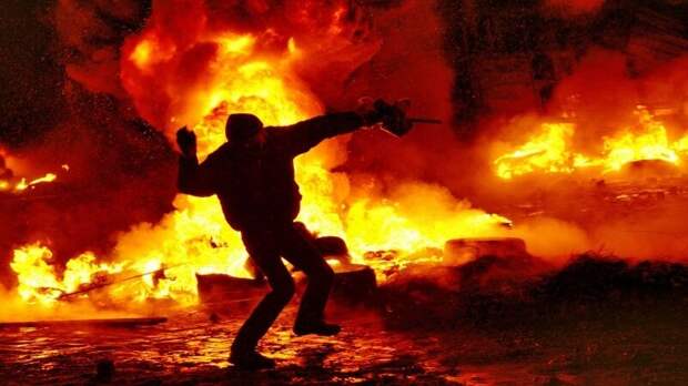Карасев объяснил, что сдерживает украинцев от нового Майдана