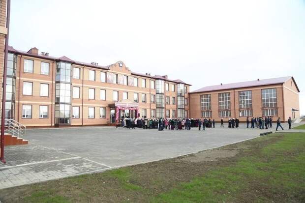 10. Две новые школы на 1440 мест открыли в Чечне 10. Две новые школы на 1440 мест открыли в Чечне детский сад, фоторепортаж, школа