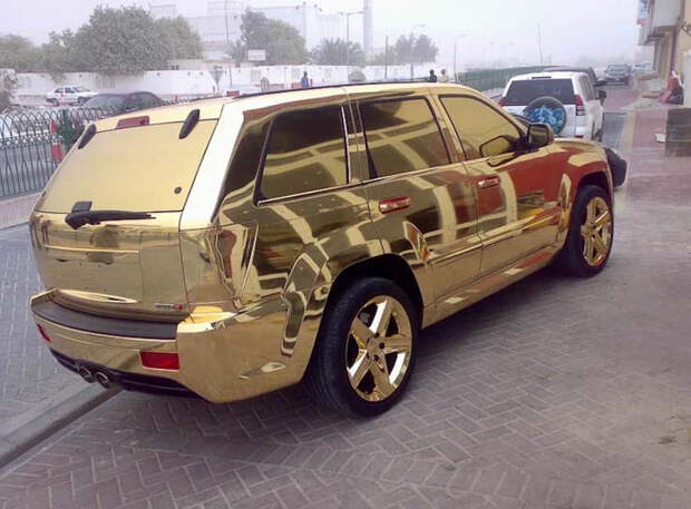 Только жители Дубая могут так шикарно блеснуть на своих автомобилях