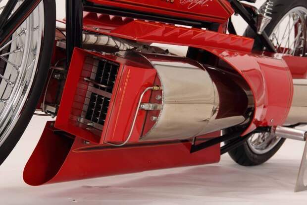 Выставлен на продажу старинный байк с двигателем от самолета (6 фото) Выставлен на продажу старинный байк с двигателем от самолета (6 фото)