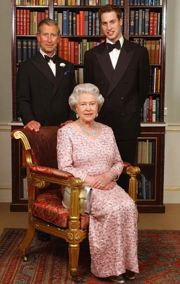 Принцы Чарльз и Уильям и королева Елизавета II