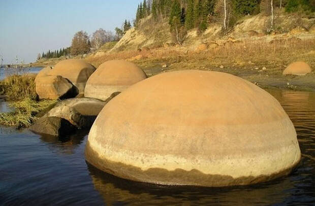 Каменные шары острова Чамп. Фото: pg-tc.com