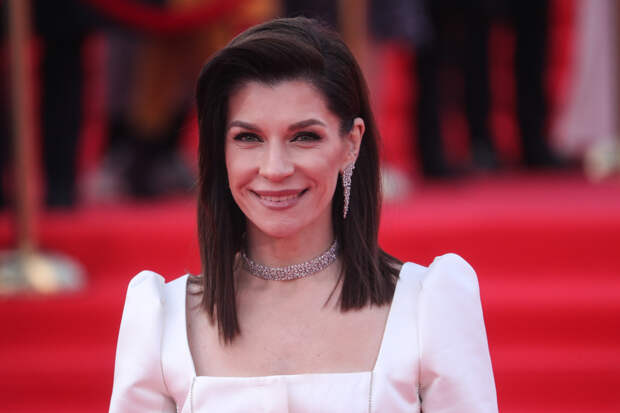 Звезда «Ворониных» прогулялась в образе за сотни тысяч рублей